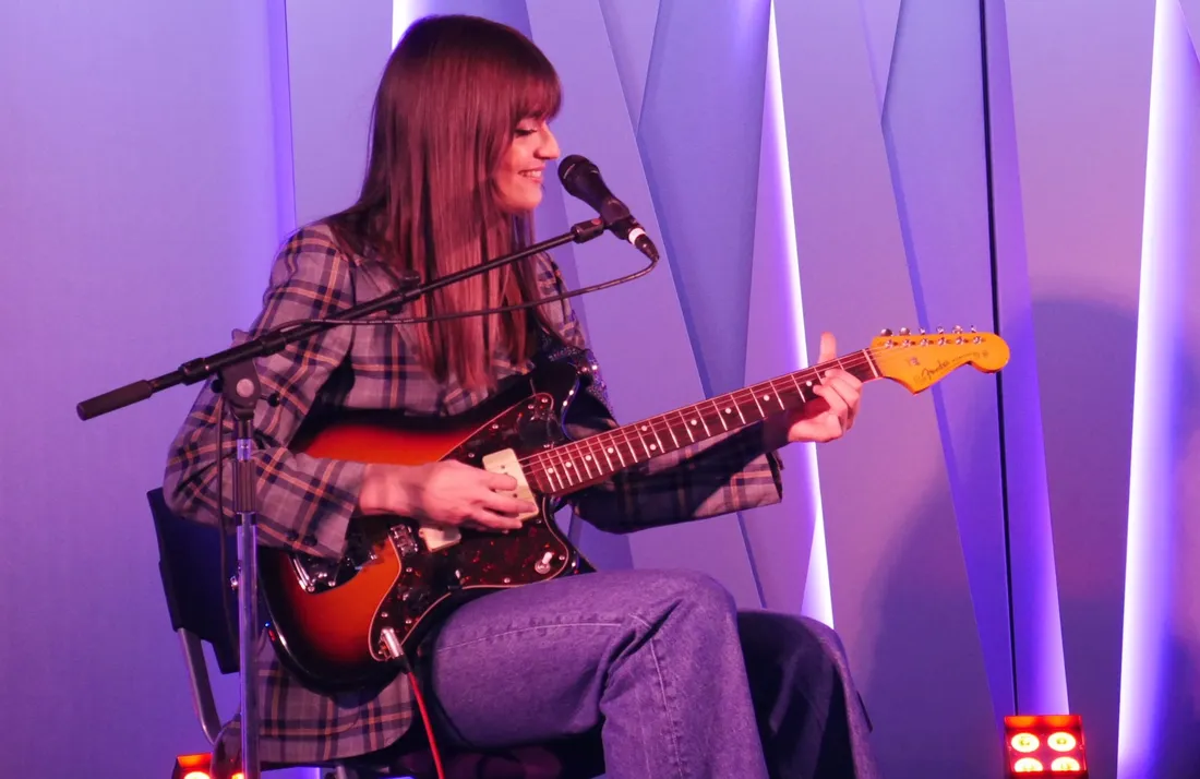 Clara Luciani, dans le grand studio de Sweet FM